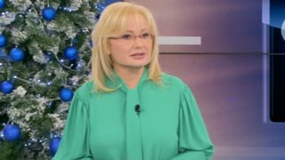 Αγγελική Νικολούλη: "Έχω σταματήσει να μετράω αυτούς που έχουν γίνει η σκιά μου όλα αυτά τα χρόνια"