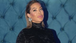 Η Αμαρυλλίς δείχνει τη φουσκωμένη της κοιλίτσα λίγο πριν γίνει για πρώτη φορά μητέρα