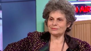 Μαργαρίτα Θεοδωράκη: "Μας φυγάδεψαν Πρωτομαγιά του '70 - Ο πατέρας μου έφυγε 22 Απριλίου, εμάς μας είχαν όμηρους εδώ"