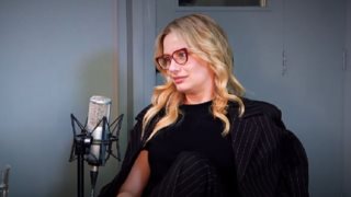 Ντόρα Μακρυγιάννη: &quot;Φταίμε και οι γυναίκες που δεν μας φλερτάρουν, παλιά δεν ήμασταν τόσο εχθρικές&quot;