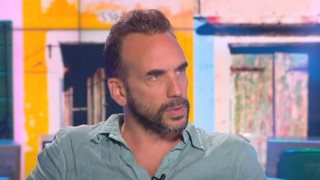 Πάνος Μουζουράκης: &quot;Εγώ το ποίημα ήθελα να βγάλω, εσείς το διαφημίσατε απλά&quot;