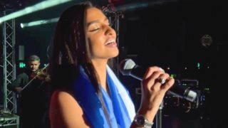 Η Αναστασία με την ελληνική σημαία στους ώμους στην Αυστραλία!