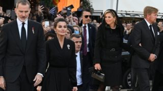 Οι εμφανίσεις της βασίλισσας Letizia και βασίλισσας Maxima στην κηδεία του τέως βασιλιά Κωνσταντίνου