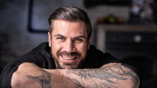 Ο Άκης Πετρετζίκης απαντά στην Αργυρώ Μπαρμπαρίγου για την περίφημη γαλατόπιτα