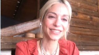 Σοφία Καρβέλα: "Με βρίζουν στο Instagram ότι δεν μιλάω ελληνικά στα παιδιά"