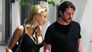 Η Κατερίνα Λιόλιου σε σπάνια κοινή εμφάνιση με τον σύντροφό της στη Μύκονο