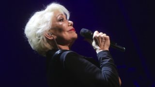 Μαρινέλλα: Το πρώτο μήνυμα μετά το σοβαρό ατύχημα &amp; το χειρουργείο