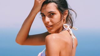 Άννα Μαρία Βέλλη: Ποζάρει topless στο πλευρό του Άρη Μακρή