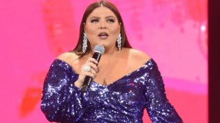 Η Δανάη Μπάρκα φόρεσε το ωραιότερο φόρεμα με παγιέτες για τις γιορτές | 5 φορέματα για να αντιγράψεις το look της