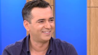 Άγγελος Μπράτης: Η τηλεοπτική συνάντηση με τη Μενεγάκη &amp; οι αποκαλύψεις για τη ζωή του που δεν γνωρίζαμε!