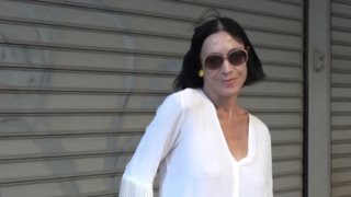 Ατύχημα για την Έλενα Τοπαλίδου - Η εμφάνιση on camera με μπαστούνι