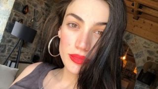 Ήβη Αδάμου: Ποζάρει με μπικίνι στον ένατο μήνα της εγκυμοσύνης της