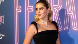 Πώς να φορέσετε ένα μαύρο φόρεμα το καλοκαίρι