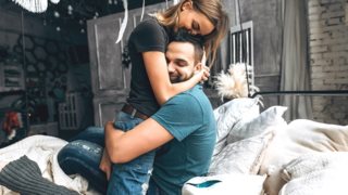 Τα στάδια της οικειότητας σε μια σχέση και που ακριβώς βρίσκεσαι τώρα
: Τρέλα και έξαψη, μουρμούρα ή αληθινή αγάπη;
