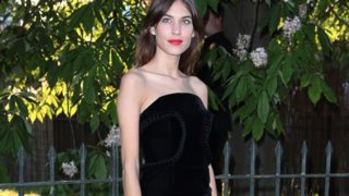 Αlexa Chung: Φόρεσε το πιο stylish outfit σε ελληνικό γάμο
