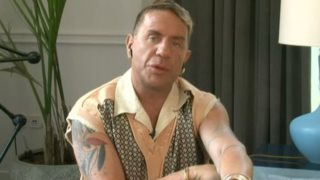 Ο Γιώργος Μαζωνάκης στόλισε στο σπίτι του ένα τεράστιο χριστουγεννιάτικο δέντρο