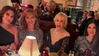 Η Μάρα Ζαχαρέα, η Τατιάνα Στεφανίδου και η Σταματίνα Τσιμτσιλή σε χριστουγεννιάτικο δείπνο | | Πώς φόρεσαν τις παγιέτες