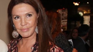 Αμήχανο!: Η Βάνα Μπάρμπα πήγε στην πρεμιέρα του «Ωνάση», φωτογραφήθηκε αλλά δεν είδε ποτέ την παράσταση!