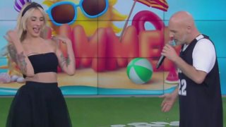 Νίκος Μουτσινάς : Η Κιάρα του My Style Rocks πήγε στο «Καλό Μεσημεράκι» για να κλέψει τον στιλίστα του Μουτσινά!