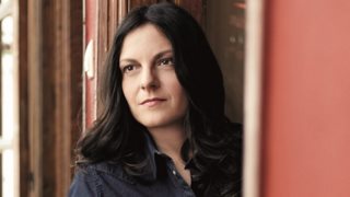 &quot;Άρχισε να μουδιάζει το χέρι μου&quot;: Η ζωή της Ελεάνας Βραχάλη με σκλήρυνση κατά πλάκας