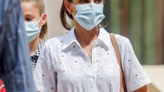 Bασίλισσα Letizia: Φόρεσε τo απαραίτητο φόρεμα του φετινού καλοκαιριού