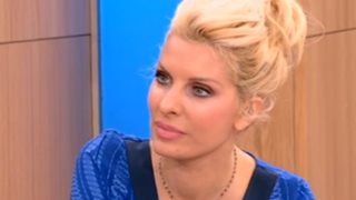 Ελένη Μενεγάκη: Η απόδραση στη θάλασσα και ο «τολμηρός» Μάκης Παντζόπουλος