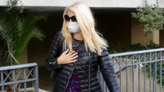 Η Ελένη Μενεγάκη σε νέα paparazzi στιγμιότυπα εν μέσω lockdown