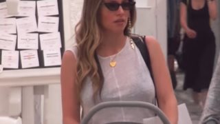 Αθηνά Οικονομάκου: Βόλτα στη Μύκονο με τον γιο της: Δείτε το video!