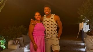 Ο Γιάννης Αντετοκούμπο &quot;τρολάρει&quot; τη σύζυγό του ότι θα κάνει Only Fans - Η επική της αντίδραση