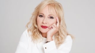 Αναβάλλεται η πρεμιέρα της Αγγελικής Νικολούλη