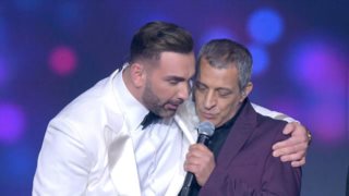 J2US | Ο Θέμης Αδαμαντίδης για τον "αποσυντονισμό" του στο χριστουγεννιάτικο live