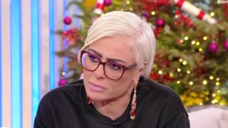 Άρια Καλύβα: "Θέλω να σας πω μια ιστορία με ένα γνωστό όνομα. Μου είπαν ότι έχει βιάσει"