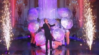 J2US | Ο μεγάλος τελικός μόλις ξεκίνησε! Η είσοδος του Νίκου Κοκλώνη