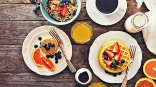 Τι πρέπει να γνωρίζεις για να φτιάξεις το πιο υγιεινό πρωινό: 5 πολύ απλές συμβουλές