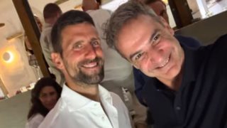 Ο Κυριάκος Μητσοτάκης στην Τήνο με τον Νόβακ Τζόκοβιτς