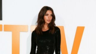 Emily Ratajkowski : Αυτή η εμφάνισή της μας θύμισε ξανά τα ’00ς