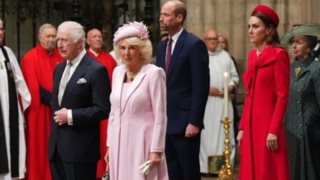 Kατηγορούν τη βασιλική οικογένεια ότι αγνόησε την Kate Middleton