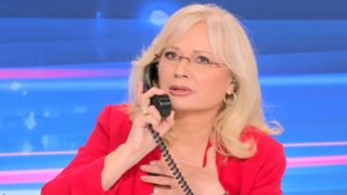 Φως στο Τούνελ | Η στιγμή που η Αγγελική Νικολούλη δένει τις μαρτυρίες για τη μαύρη BMW στα Γλυκά Νερά &amp; παθαίνει σοκ on air!