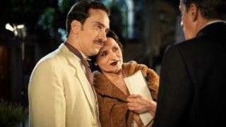 &#39;&#39;Φλόγα και άνεμος&#39;&#39; | Η πολιτική καριέρα του Παπανδρέου αρχίζει και η θυελλώδης σχέση του με την Κυβέλη είναι αναπόφευκτη! Τα πάντα για το νέο επεισόδιο