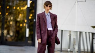 Γυναικείο κοστούμι: Πώς το φορούν στο street style;
