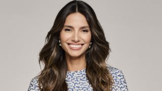 H Hλιάνα Παπαγεωργίου προτείνει έναν μοντέρνο τρόπο για να φορέσεις τη faux γούνα