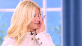 "Λύγισε" η Φαίη Σκορδά on air – Αποχώρησε από το πλατό