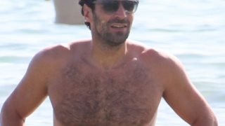 Γιώργος Αφρουδάκης: Με τον γιο του στην παραλία: Φωτογραφίες