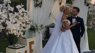 Αλεξάνδρα Παναγιώταρου &amp; Αριστομένης Γιαννόπουλος: Παντρεύτηκαν! Οι πρώτες εικόνες από τον λαμπερό γάμο τους