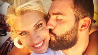 Ελένη Μενεγάκη: To σχόλιο του αδελφού της &amp; η τρυφερή απάντησή της