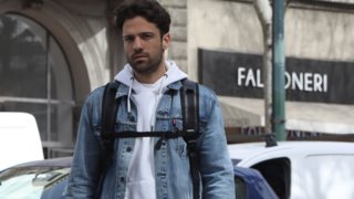 Ο Κωνσταντίνος Αργυρός σε καθημερινές στιγμές στο κέντρο της Αθήνας