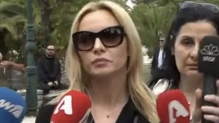 Συγκινήθηκε η Πέγκυ Ζήνα στην κηδεία του Στηβ Κακέτση: "Είχε ταλαιπωρηθεί αρκετά"