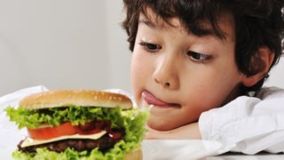 MamaPost by The Mamagers: «Τα μοναχοπαίδια είναι πιο πιθανό να γίνουν παχύσαρκα από τα παιδιά που έχουν αδέλφια»