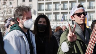 Αντιπολεμική συγκέντρωση συμπαράστασης στην Ουκρανία - Οι εκπρόσωποι της εγχώριας showbiz που βρέθηκαν στο Σύνταγμα