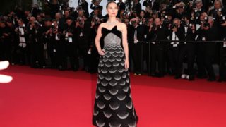 Natalie Portman | Με εντυπωσιακό Dior φόρεμα, εμπνευσμένο από archive haute couture δημιουργία του οίκου, στο Φεστιβάλ Καννών